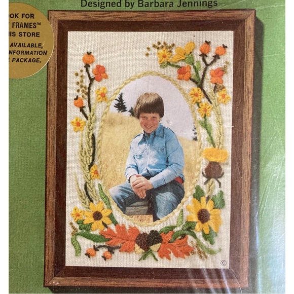 Vintage Jiffy Stitchery Photo Frame Embroidery Kit Needlepoint Kit DIY Kit 70s - Picture 2 of 4